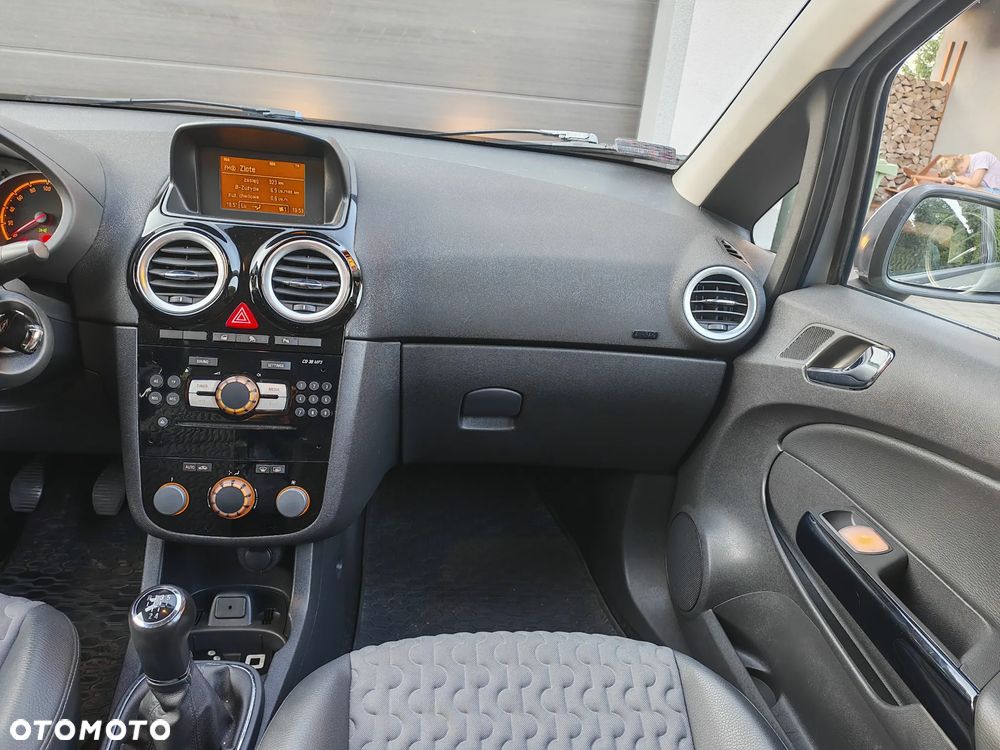 Opel Corsa 1.4 16V Cosmo - 14