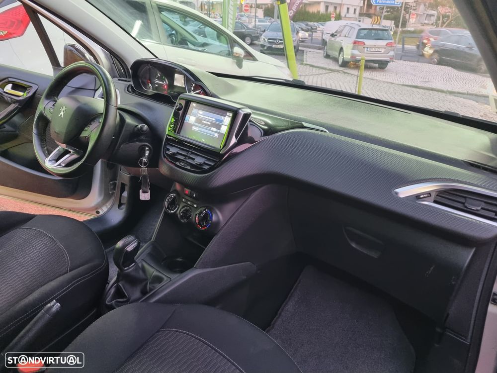 Peugeot 208 1.2 PureTech Style - 25