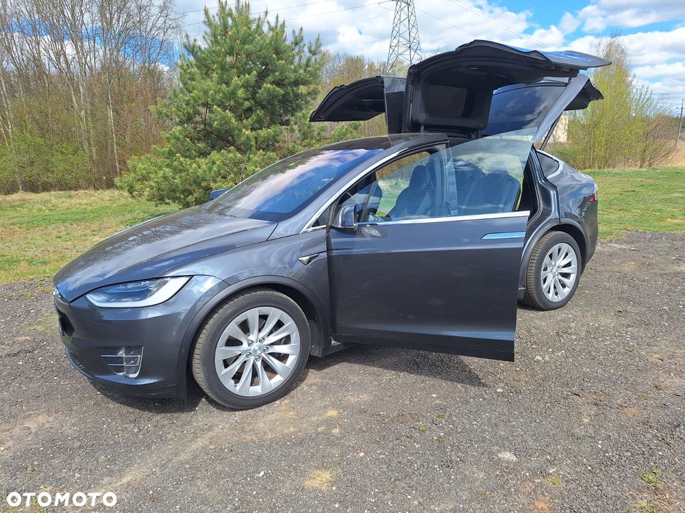 Tesla Model X - 22