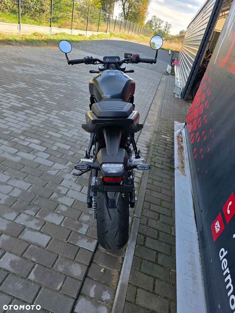 Suzuki GSX - 16