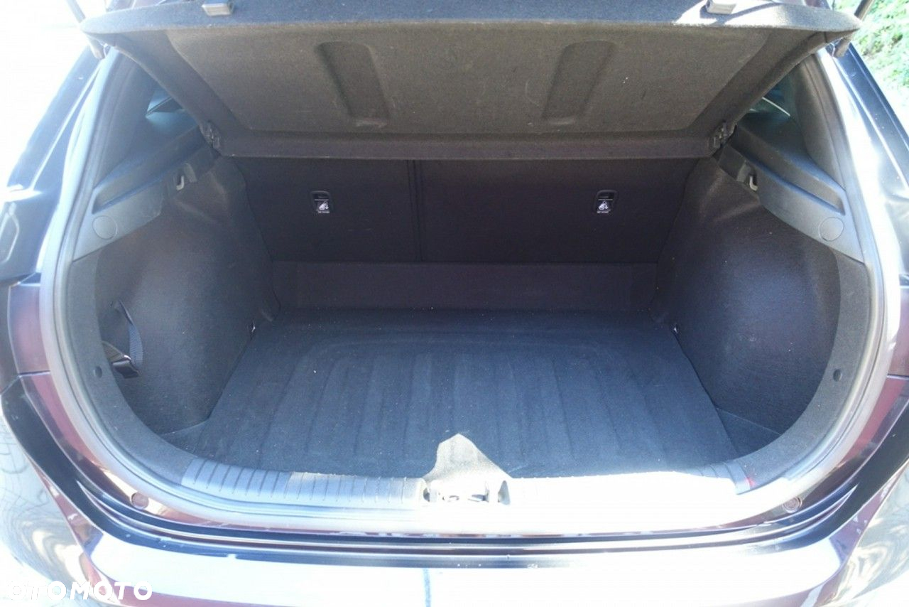 Kia Ceed - 10