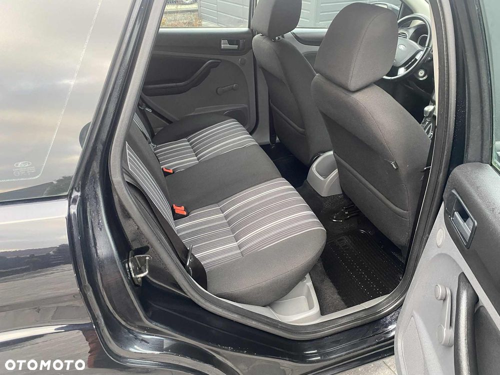 Ford Focus 1.6 Trend EU5 - 12