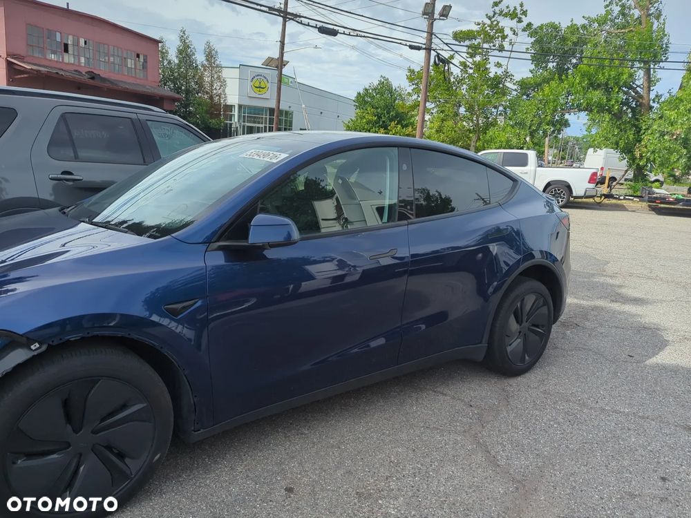 Tesla Model Y - 5