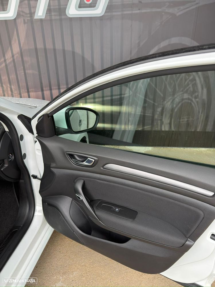 Renault Mégane E-Tech - 31