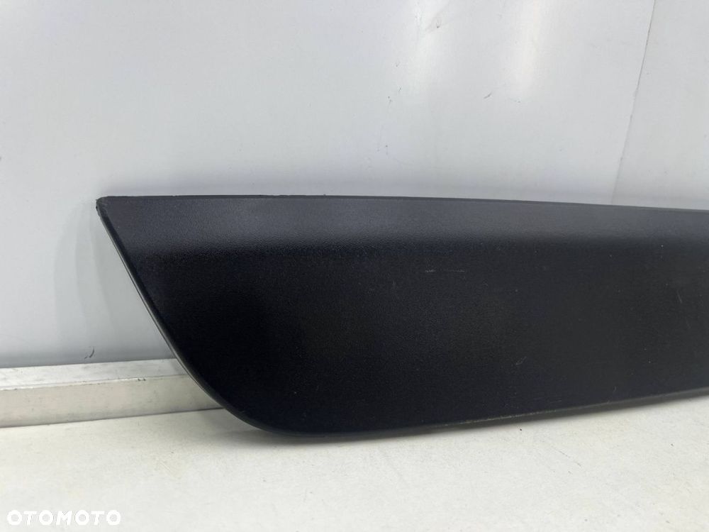 Listwa Toyota RAV4 V 19r.- blenda nakładka dolna klapy bagażnika 76802-42140 76812-42100 - 2