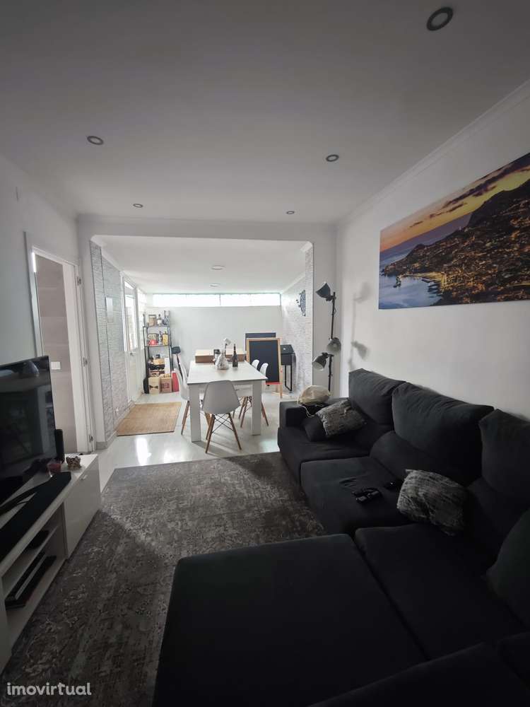 Apartamento T2 com terraço e 2 casas de banho em Loures - Grande imagem: 2/6