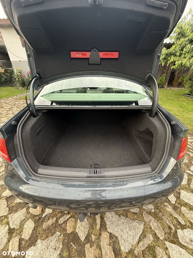 Audi A4 Limousine - 8
