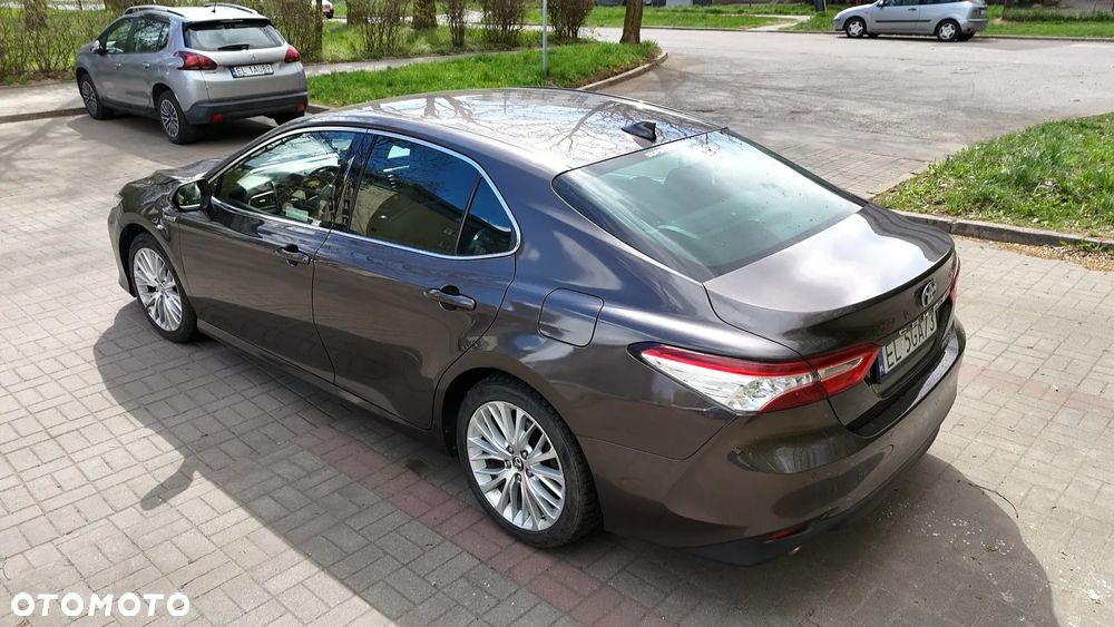 Toyota Camry 2.5 Hybrid Executive CVT - 28