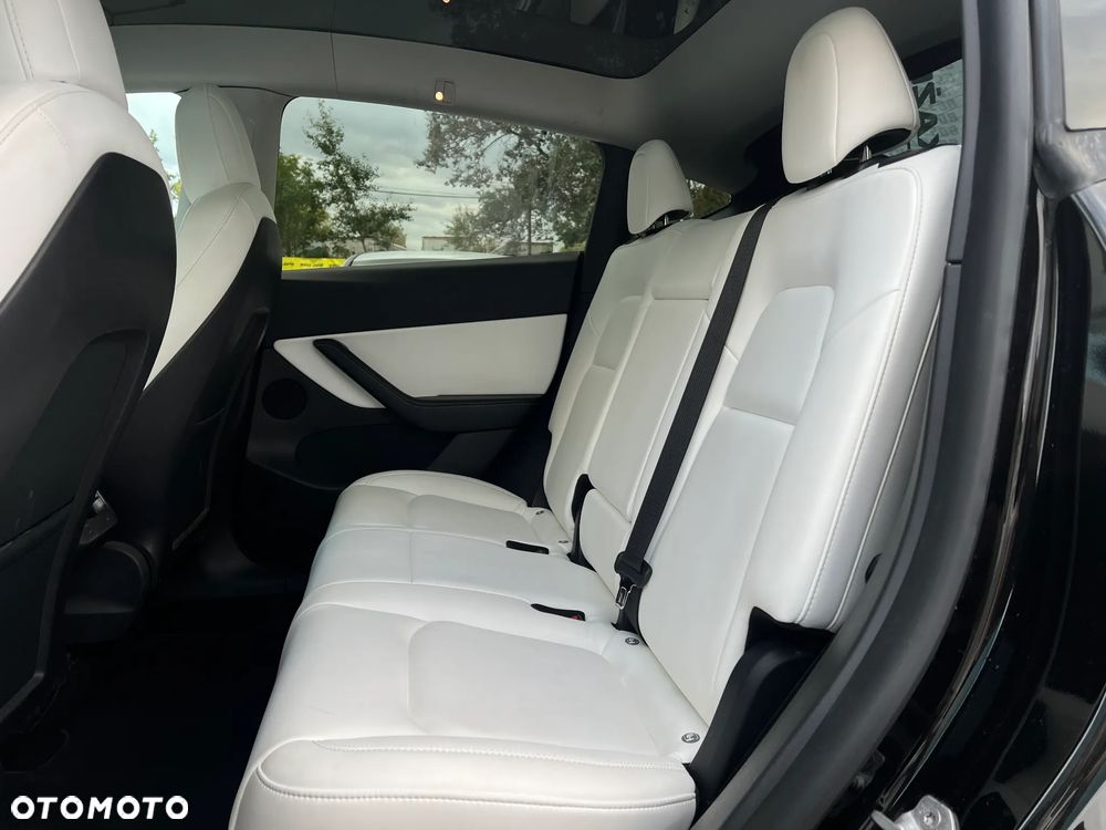 Tesla Model Y - 25