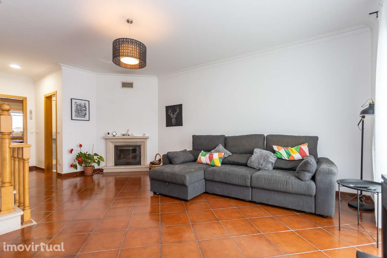Moradia em banda situada na Quinta do Conde - Grande imagem: 3/33