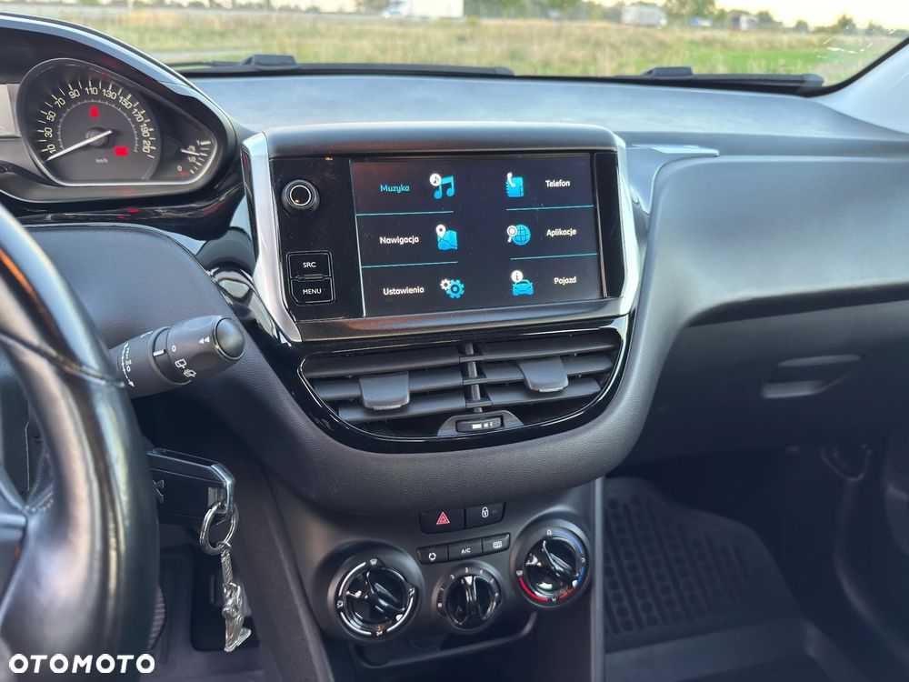 Peugeot 208 - 15