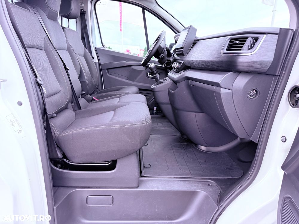 Renault Trafic 2.0 Blue dCi 130 Furgon Cabina Dubla L2H1 - 27