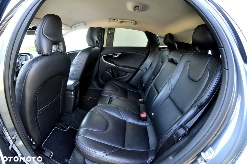 Volvo V40 D2 Momentum - 9