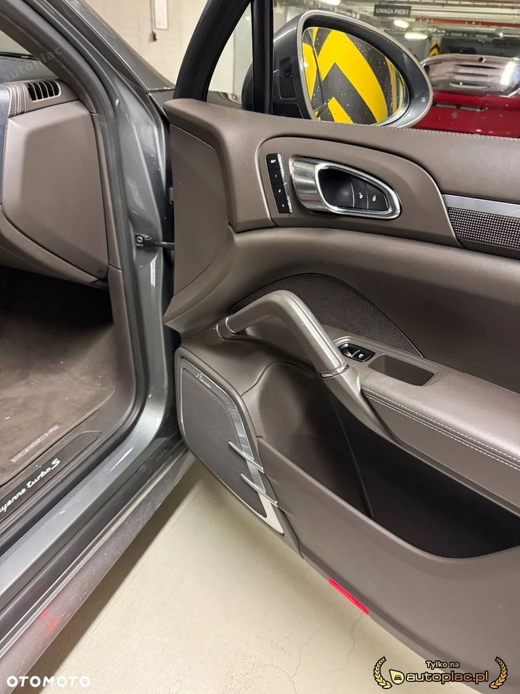 Porsche Cayenne - 8
