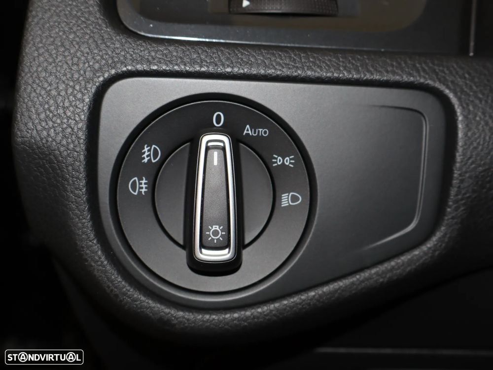 VW Golf 1.6 TDI Confortline - 25