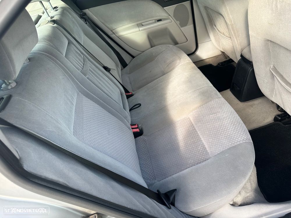 Ford Mondeo 2.0 TDCi Ghia - 14