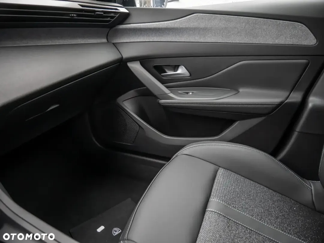 Peugeot 408 - 5