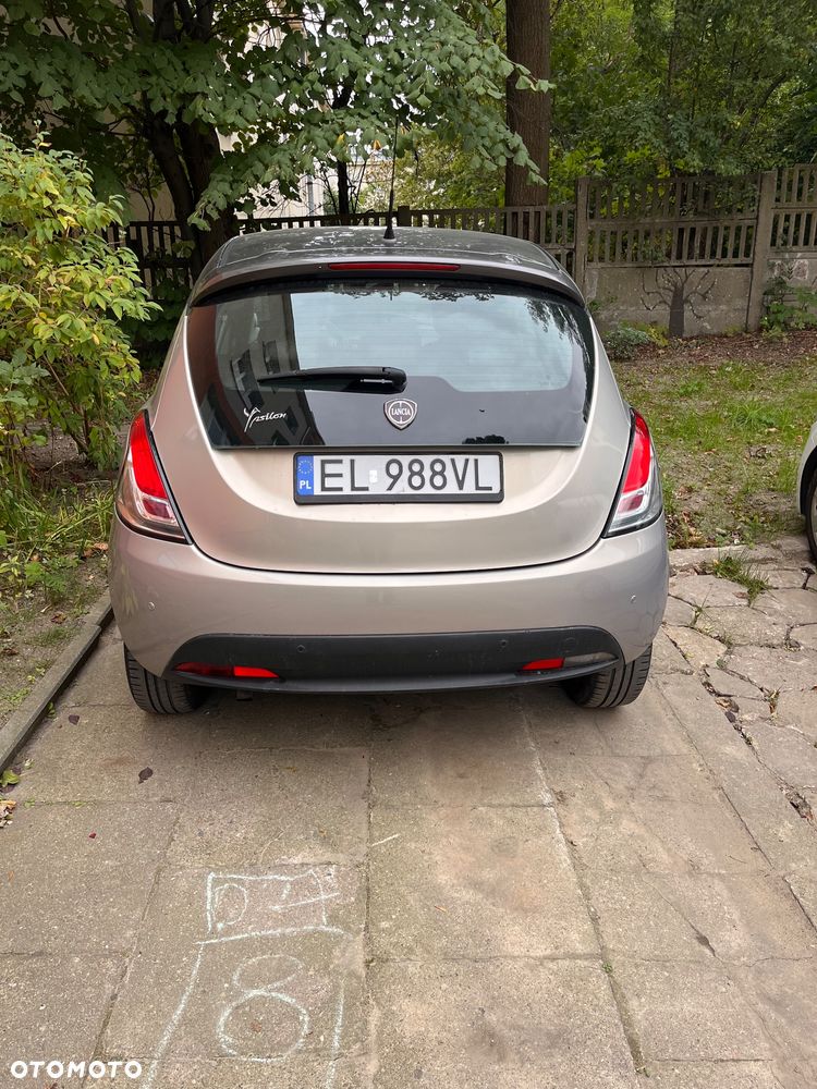 Lancia Ypsilon 0.9 Platinum S&S - 2
