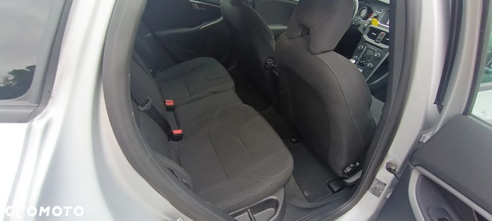 Volvo V40 D2 Drive-E Momentum - 22
