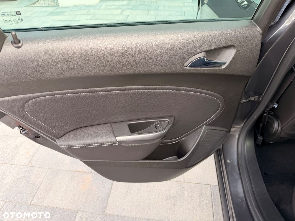 Opel Astra 1.4 Turbo Innovation - 23