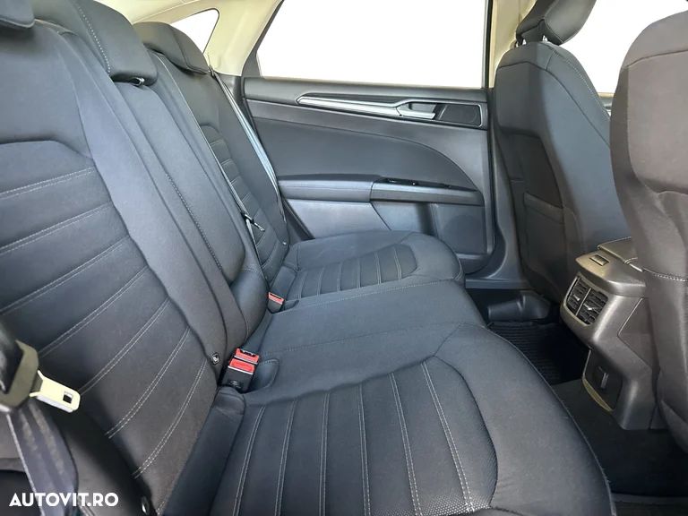 Ford Mondeo 2.0 HEV Trend - 14