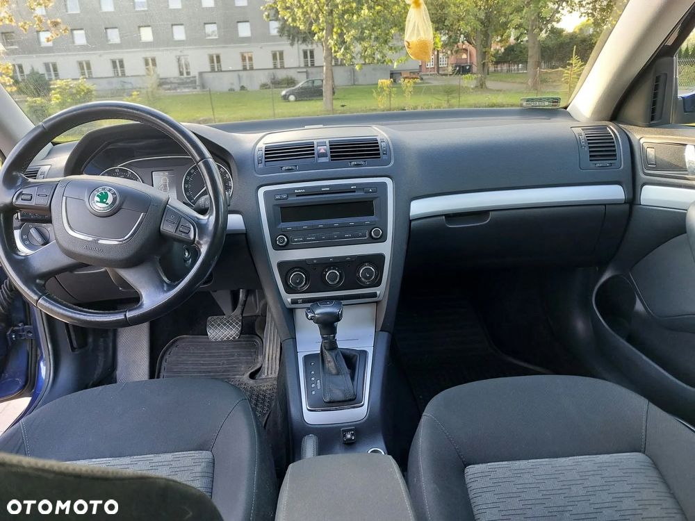 Skoda Octavia 1.6 Ambiente Tiptr - 8