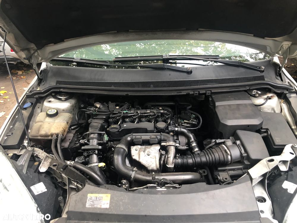 Dezmembrez Ford Focus gri argintiu break 2007 1,6 TDCI 66KW - 7