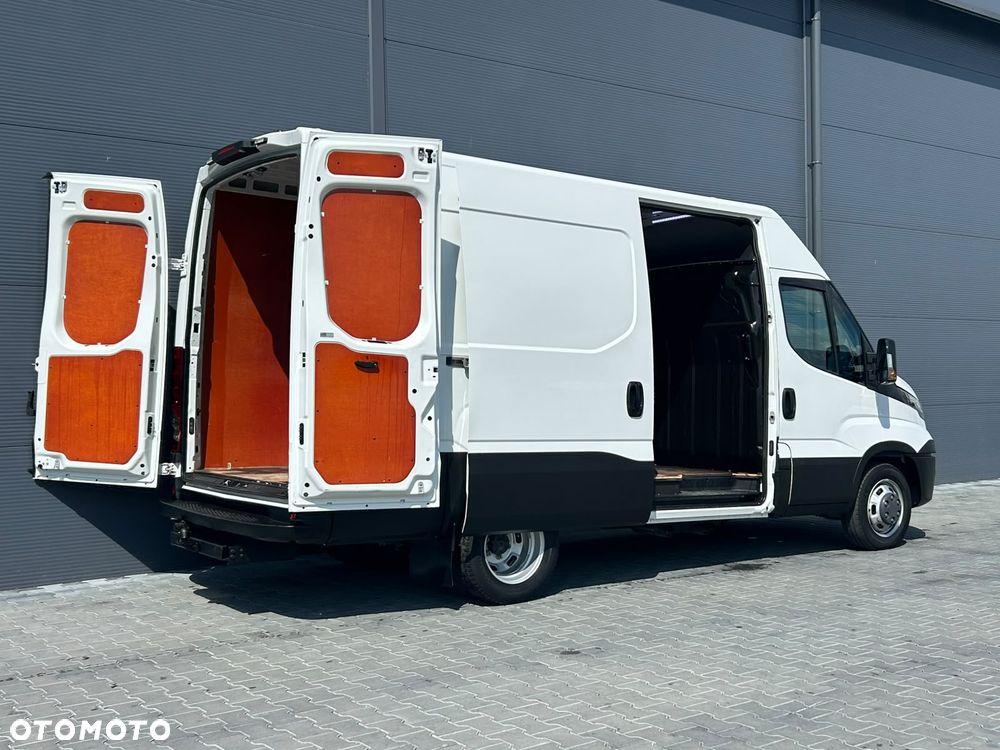 Iveco Daily 35C18 3.0 HPI L3H2 Średniak **Tylko 54tyś. km.**KLIMA**Hak 3,5t.**NA BLIŹNIAKACH**Sprowadzony**2018R** - 7