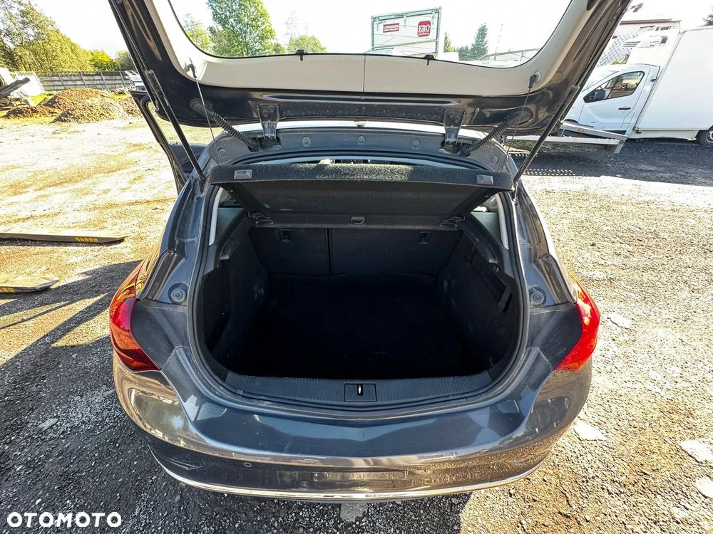 Opel Astra IV 1.6 CDTI Cosmo - 14