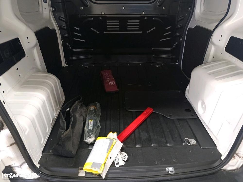 Fiat Fiorino 1.3 M-jet Adventure - 8