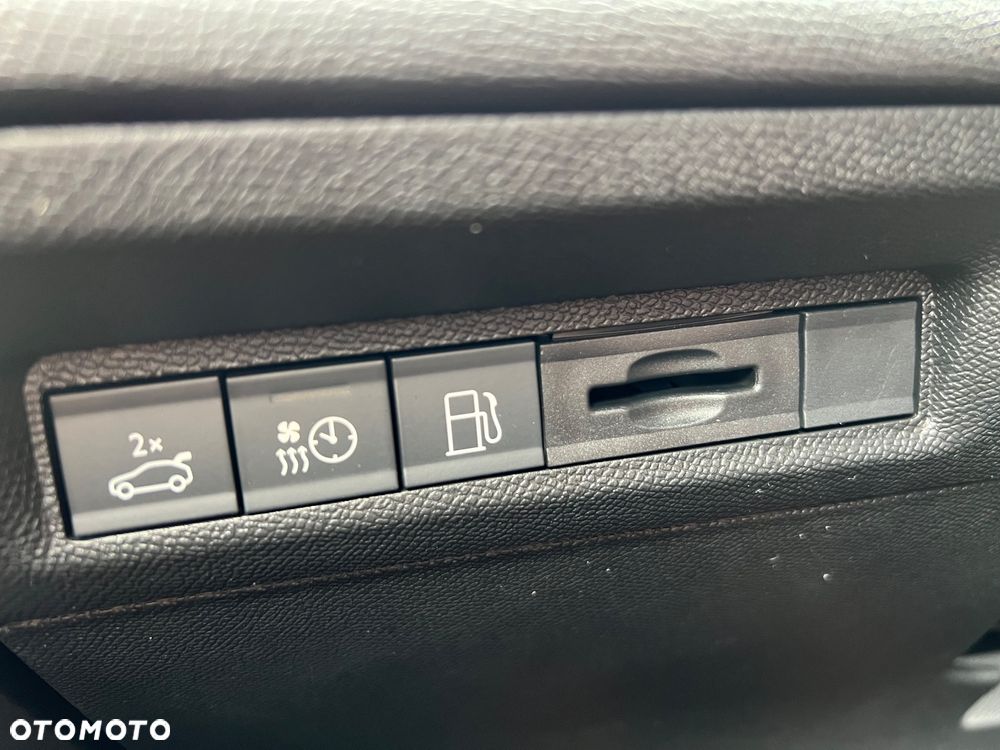 Peugeot 408 1.6 Plug-in Hybrid 240 GT Exclusive e-DCS7 - 31