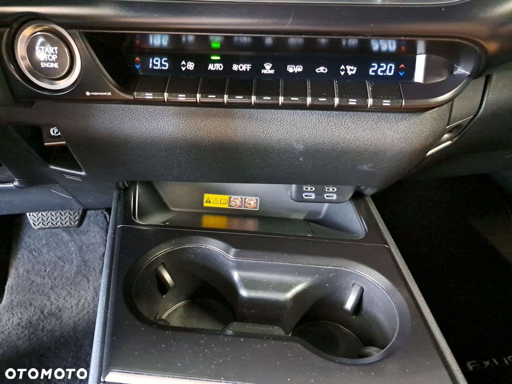 Lexus UX - 25