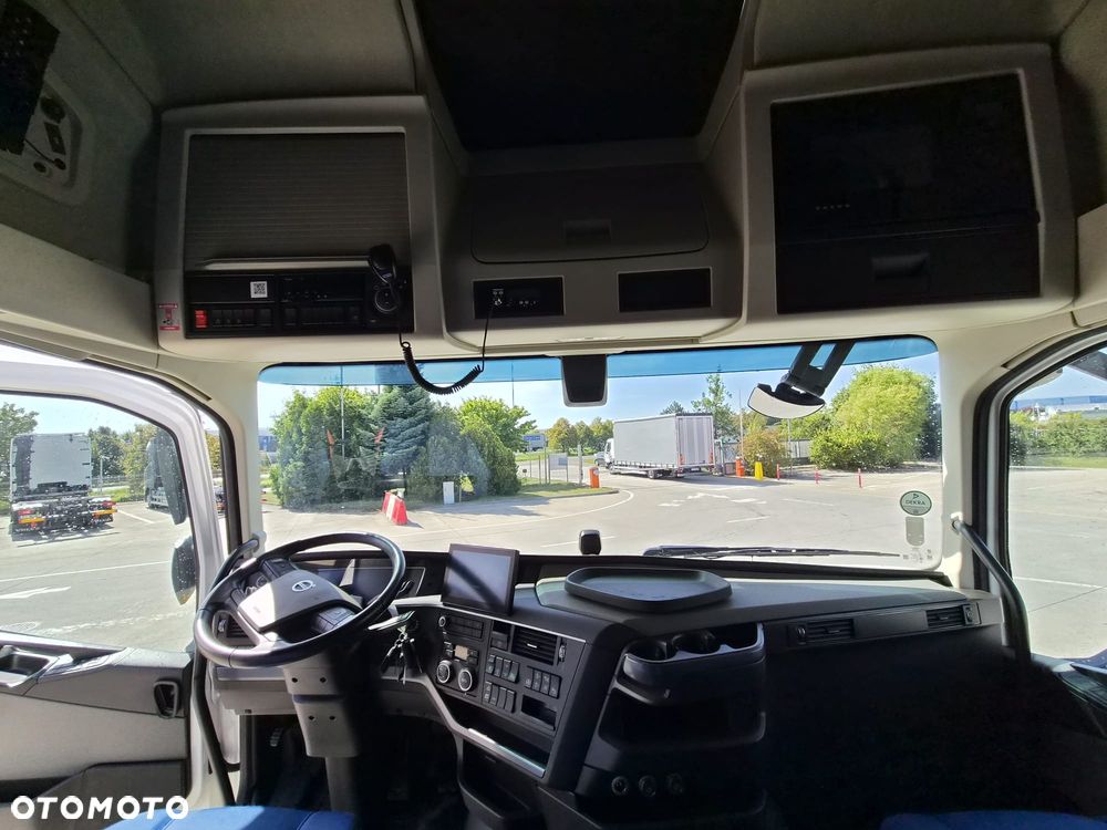 Volvo Volvo FH 460 GLOBETROTTER XL I-SAVE + ADR - 9