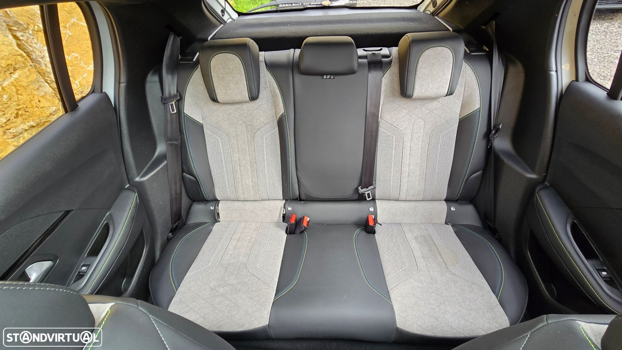 Peugeot e-208 GT - 51