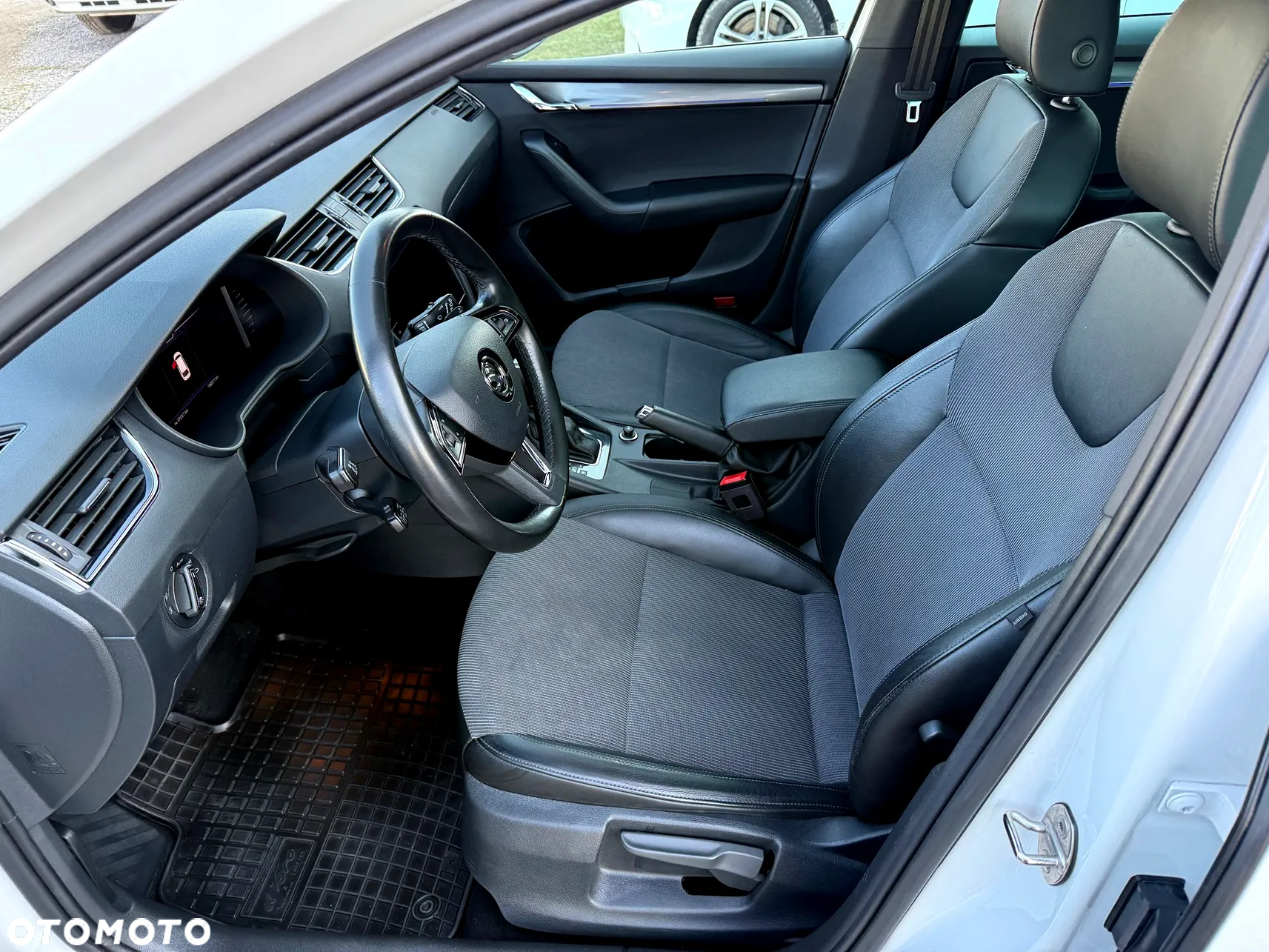 Skoda Octavia Combi 2.0 TDI DSG Style - 14