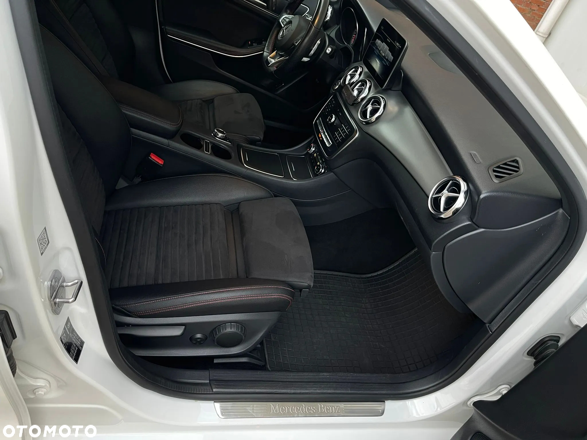 Mercedes-Benz GLA 200 7G-DCT AMG Line - 10