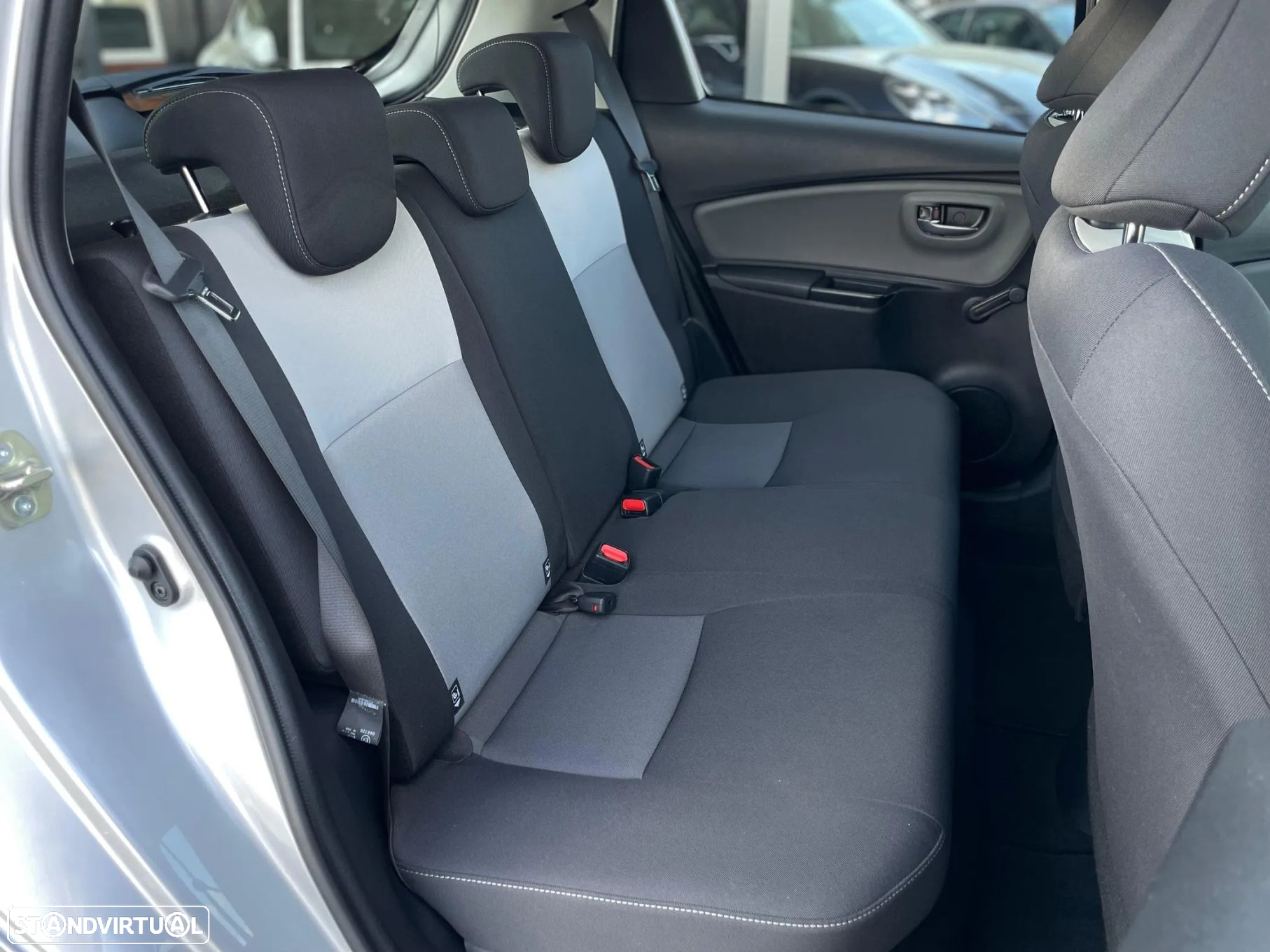 Toyota Yaris 1.5 HSD Comfort+P.Style - 17