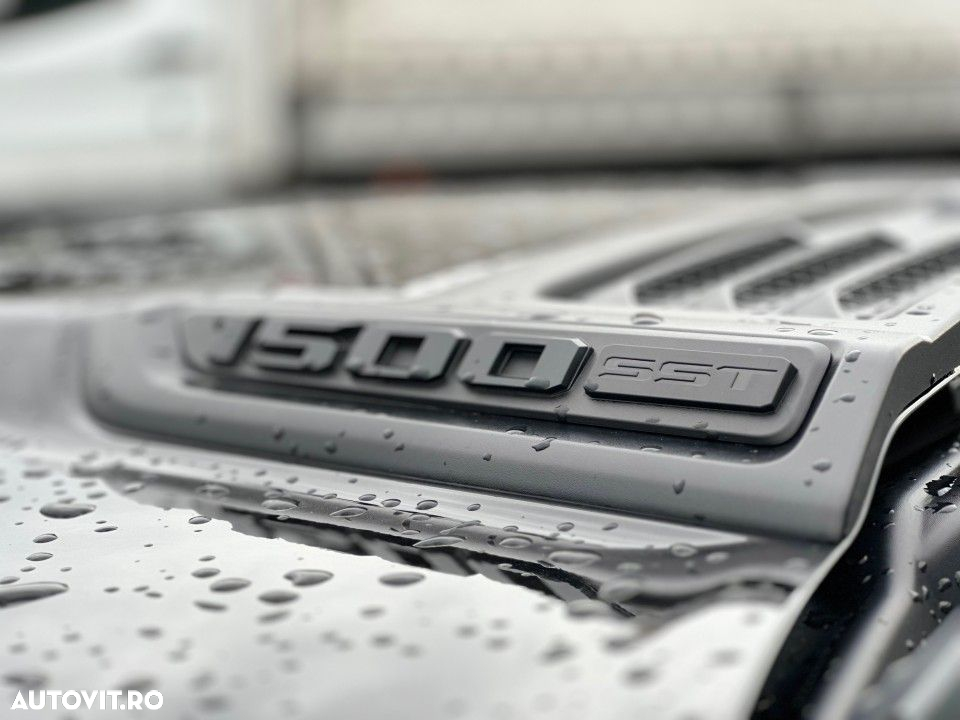 Dodge RAM - 8