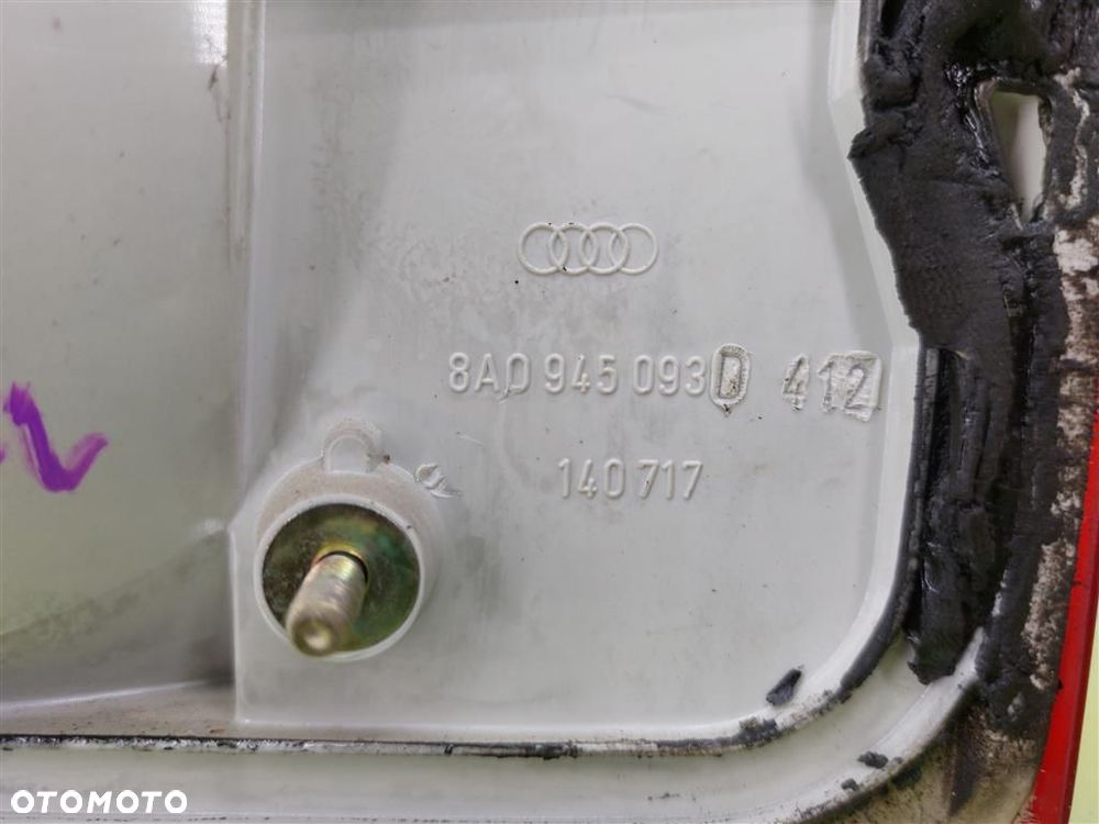 Lampa tylna lewa tył w klapę Audi 80 B4 1991-1995 8A0945093 ORYGINAŁ EUROPA - 2