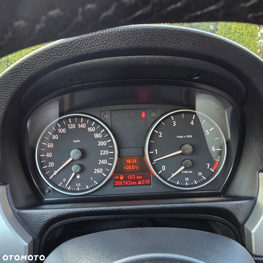 BMW Seria 3 320i Touring - 22