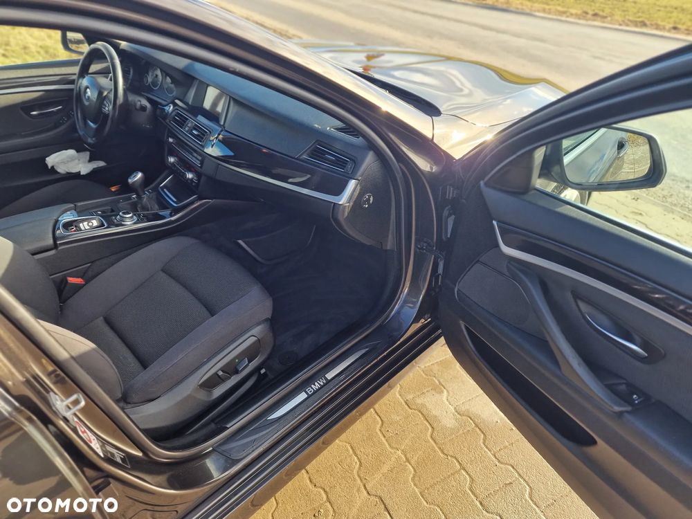 BMW Seria 5 518d - 26