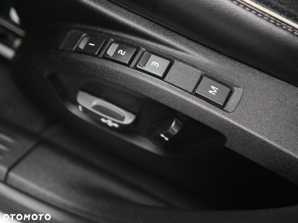 Volvo V40 D4 Drive-E R-Design Kinetic - 35