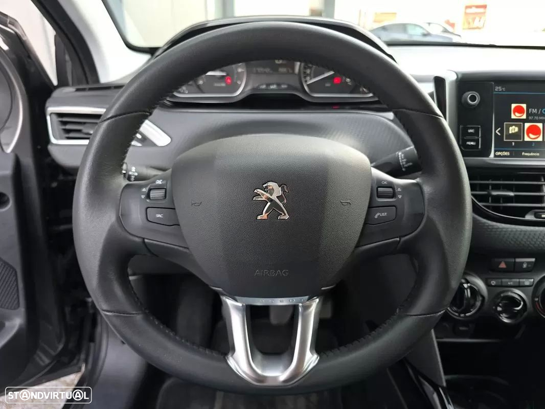 Peugeot 2008 1.2 PureTech Signature - 16