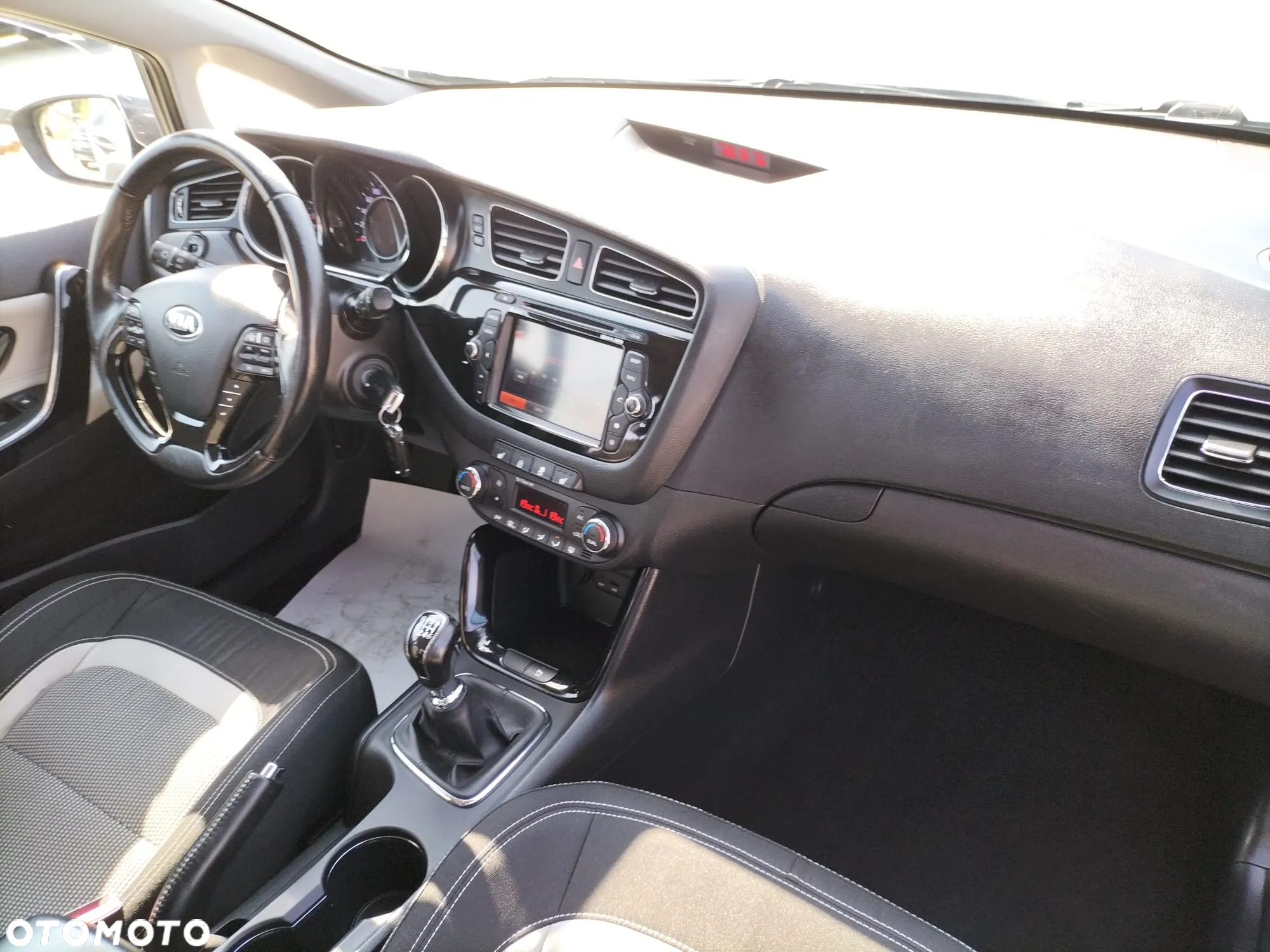 Kia Ceed 1.6 CRDi 128 Fifa World Cup Edition - 24