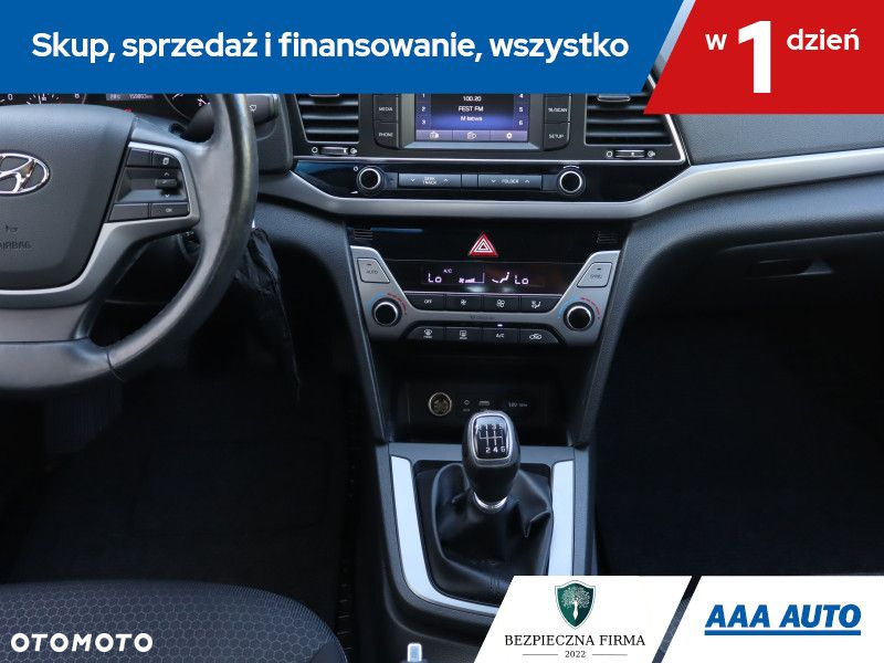 Hyundai Elantra - 17