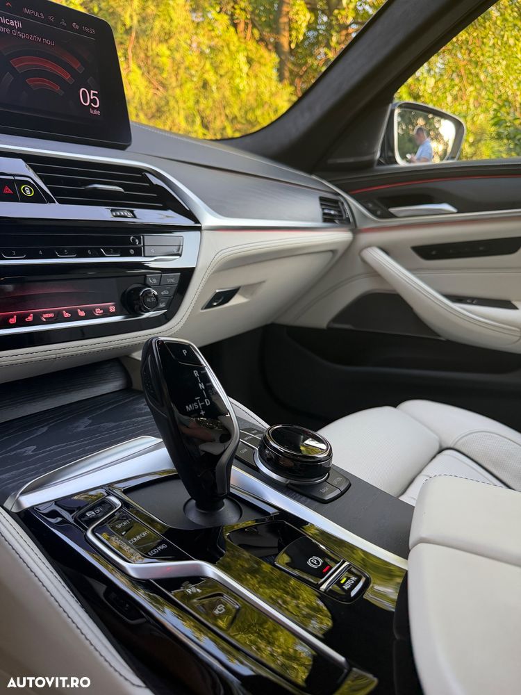 BMW Seria 5 530i xDrive AT MHEV - 14