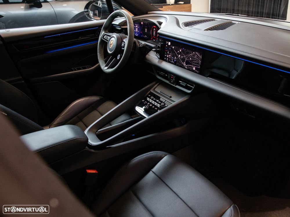 Porsche Macan Electric - 40