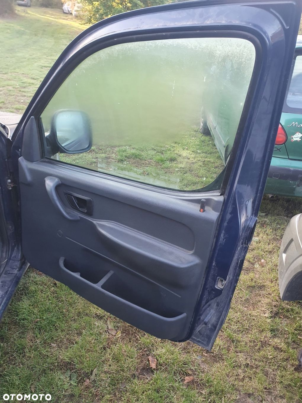 szyba z drzwi przednich lewe przód CITROEN BERLINGO I 1 98-01 1,9 KNC - 13
