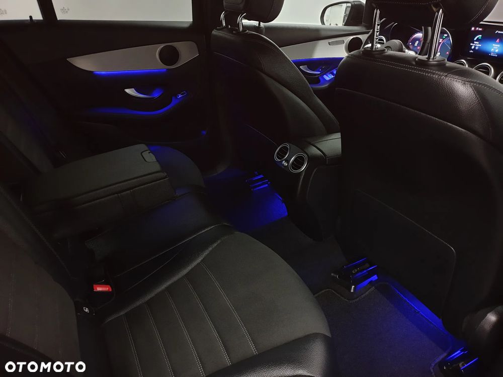 Mercedes-Benz GLC 300 d 4Matic 9G-TRONIC AMG Line Plus - 29