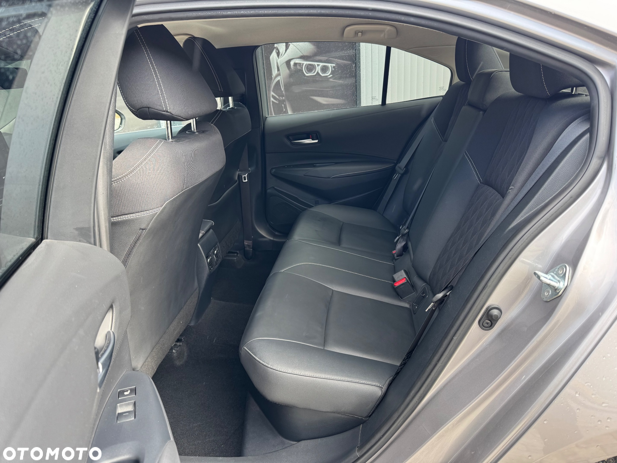 Toyota Corolla 1.8 Hybrid Executive - 17